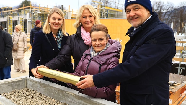 BM-Vize Mayr, Rektorin Sexl, Dornaus (BIG) und Vizerektor Weihs (v.li.)