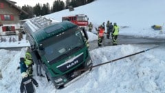 Der abgestürzte Lkw in Sulzberg.