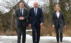 Vizekanzler Andreas Babler, Bundeskanzler Christian Stocker und Außenministerin Beate ...