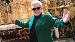 Mit dem Album „Frieden auf Erden“ erreichte Heino noch einmal Goldstatus in Österreich. Mit ...