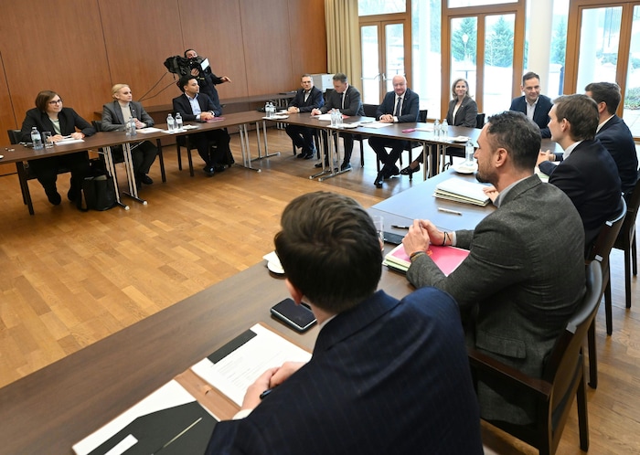 Am Dienstag treffen die Parteivorsitzenden, Regierungskoordinatoren und Parteichefs zusammen, am ...