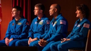 Bitte warten heißt es weiterhin für die Crew der „Artemis 2“-Mission.