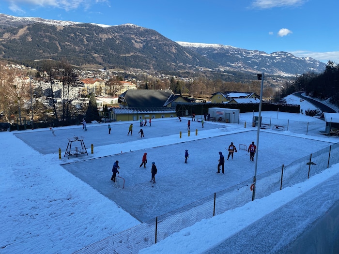Diese beiden Eislaufplätze werden von den Politikern in Seeboden auf Vordermann gehalten.