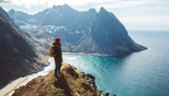 Die Preise sind stark gestiegen, doch Urlauben steht weiterhin hoch im Kurs. 15 Prozent gaben ...