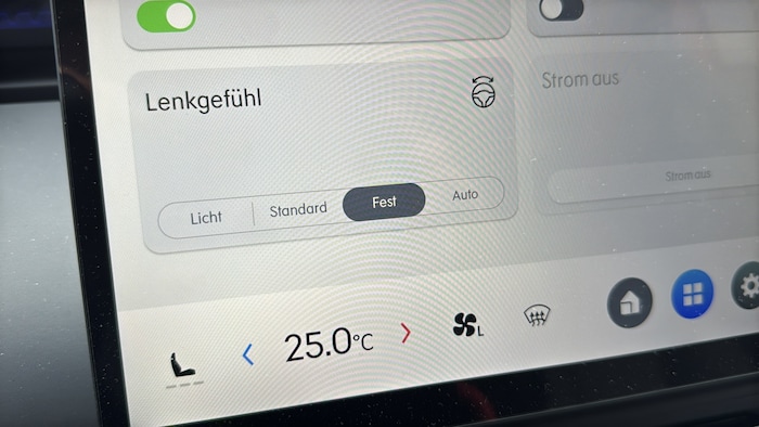 Der Lenkwiderstand lässt sich in drei Stufen (plus automatisch) einstellen: besonders leicht, ...