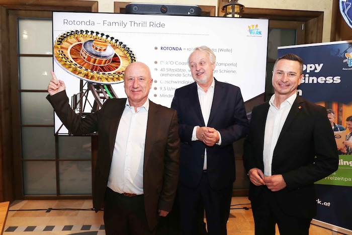 Familypark-Chef Filip de Witte präsentierte erst Ende November 2025 mit Studienleiter Andreas ...