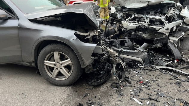 Viele Male starben Personen bei schweren Unfällen auf Tirols Straßen – Symbolbild.