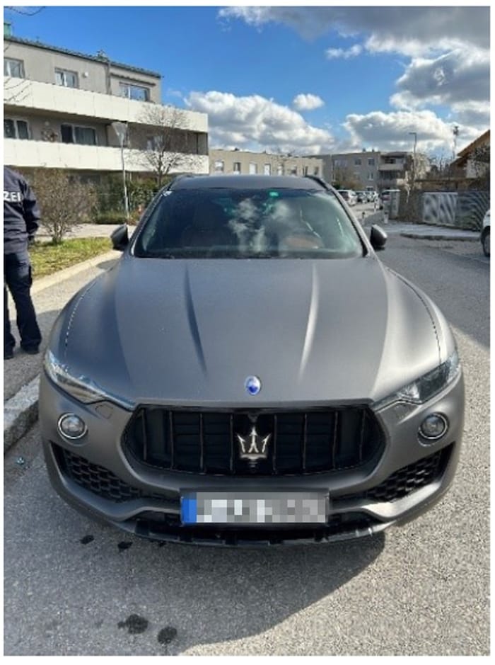 Teure Autos wurden in bar angekauft, über Scheinfirmen an sich selbst vermietet.