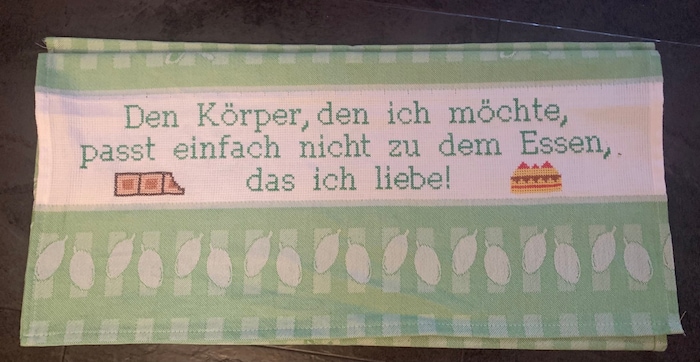 Geschirrtuch mit lustigem Spruch.