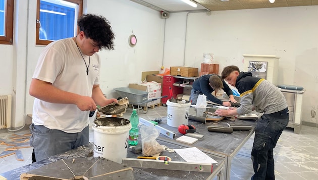 Die jungen Lehrlinge messen sich beim Wettbewerb, lernen von den Profis und erzählen der „Krone“ ...