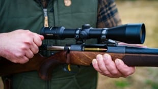 Kerschbaummayr Werner Jagdgewehre machen sicherlich den größten Teil der in Privatbesitz befindlichen Waffen aus. ...