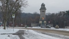 Kein Stopp beim Denkmal in Bruckneudorf.