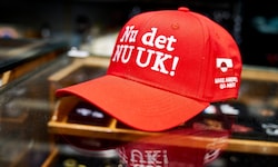 Anti-MAGA-Kappe in einem Shop in Kopenhagen mit den Aufschriften „Make America Go Away“ und „Nu ...