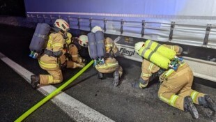 Pfarrwerfener Feuerwehrleute beim Einsatz am Dienstag.