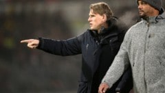 Bayerns Sportdirektor Christoph Freund (li.) spricht über das Aus von Xabi Alonso bei Real ...