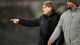 Bayerns Sportdirektor Christoph Freund (li.) spricht über das Aus von Xabi Alonso bei Real ...