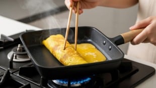 Zart süßlich und schlicht, aber raffiniert: Tamagoyaki ist Japans Antwort auf die Eierrolle.