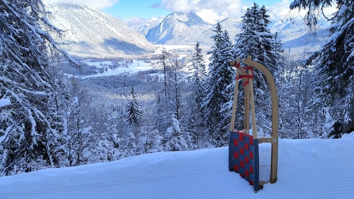 The girls are from Munich and were on a ski camp in Austria. On Friday, one of the children died ...