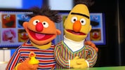 Ernie und Bert freuen sich über ihren neuen Nebenjob in Hamburg.