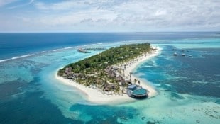 Das Six Senses Kanuhura liegt im Lhaviyani-Atoll und ist von der Hauptstadt Malé in einem etwa ...