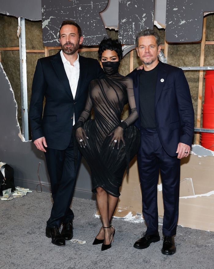 Die Golden-Globes-Gewinnerin posierte mit Ben Affleck und Matt Damon für die Fotografen.