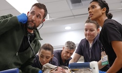 Wer erinnert sich? „ER“-Star Noah Wyle schlüpft für „The Pitt“ wieder in den Arztkittel.