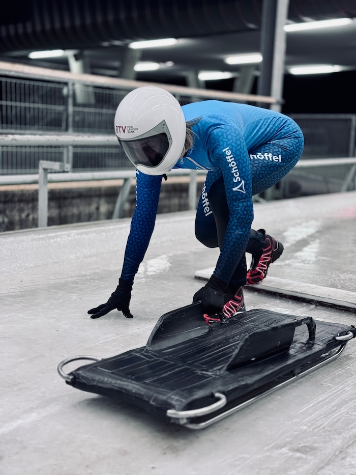 Motiviert und mutig: Schild beim Start.