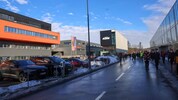 Um Punkt 14 Uhr strömten die Arbeiter der Produktion aus dem Firmengebäude in Mattighofen. 