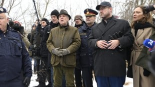 Rosenkranz (M.) führte die Delegation an. Hafenecker (re.) inspizierte die örtlichen ...