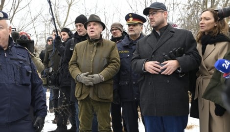 Rosenkranz (M.) führte die Delegation an. Hafenecker (re.) inspizierte die örtlichen ...