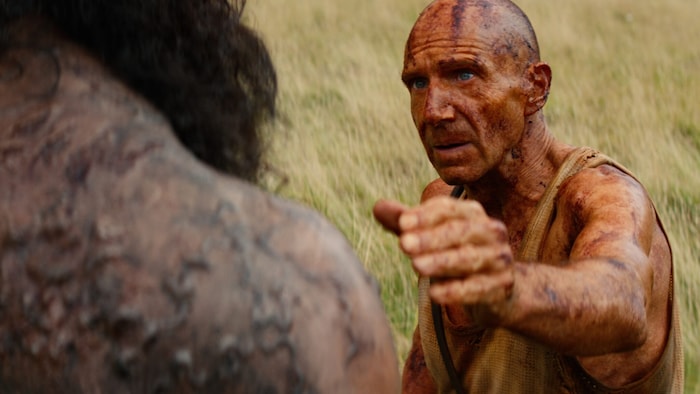 Annäherung: Dr. Kelson (Ralph Fiennes) und der gefährliche Alpha-Infizierte.