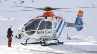 Ein Hubschrauber der Gallus-Gruppe flog den Verletzten ins Krankenhaus (Archivbild).