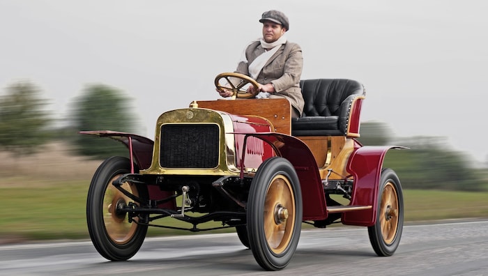 Bei Skoda begann die Fahrzeugproduktion mit Zweirädern, ehe 1905 die fortschrittliche Laurin & ...