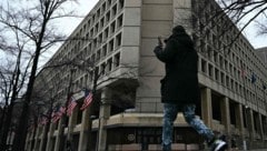 Das FBI (Hauptquartier im Bild) hat die Wohnung einer Journalistin durchsucht und das damit ...