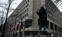 Das FBI (Hauptquartier im Bild) hat die Wohnung einer Journalistin durchsucht und das damit ...