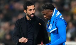 Neo-Trainer Alvaro Arbeloa mit Eduardo Camavinga
