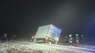 Bei schneeglatter Fahrbahn kam es am Mittwoch im Südosten der Steiermark zu dem Unfall.