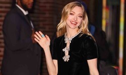 Für ihren Besuch im bei Stephen Colbert entschied sich Seyfried für ein verspieltes und zugleich ...