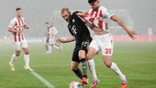 Konrad Laimer (Mitte) verletzte sich gegen Köln.