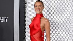 Bella Hadid stahl bei der Premiere von „The Beauty“ allen die Show!