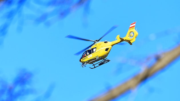 Mit dem Hubschrauber wurde der schwer verletzte Forstarbeiter abtransportiert. (Symbolbild)
