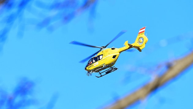 Der Verletzte wurde mit dem Hubschrauber ins Spital geflogen (Symbolfoto).