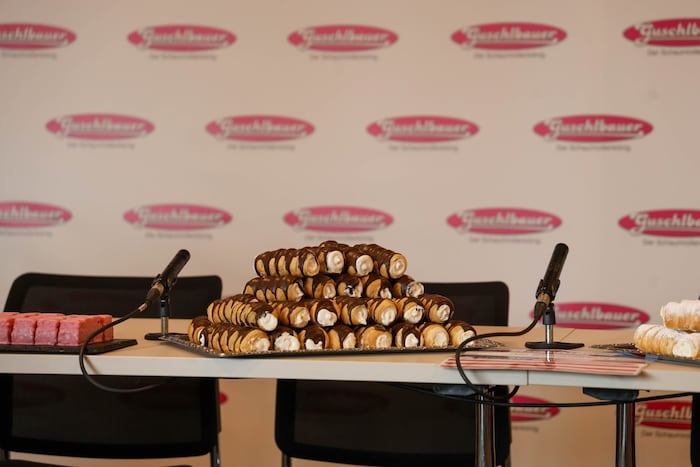 Wer wird bald bei der süßen Pressekonferenz sitzen?