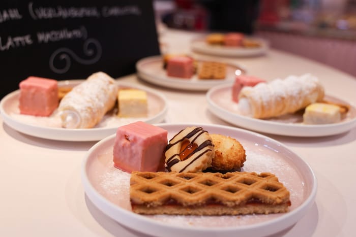 Es warten auch süße Pakete für zu Hause.