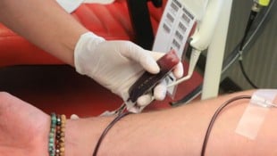 Aktuell herrscht eine Knappheit bei den Blutkonserven. Eine Spende kann helfen, Leben zu retten.