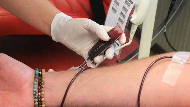 Aktuell herrscht eine Knappheit bei den Blutkonserven. Eine Spende kann helfen, Leben zu retten.