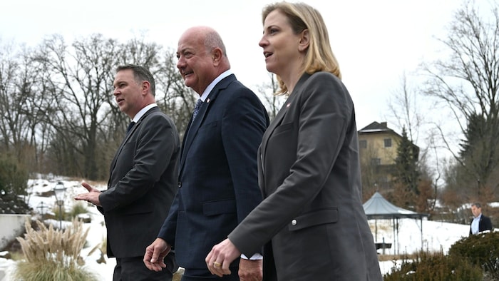 Ausgerechnet jetzt, wo sich die Wirtschaftsaussichten etwas aufhellen, wird es in der Regierung ...