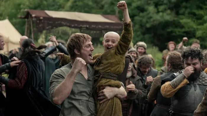 Die Serie „Knight of the Seven Kingdoms“ kann auf neun Emmys hoffen. Im Bild: Heckenritter Ser ...