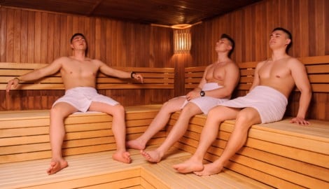 Immer mehr Bäder, Thermen und Saunen müssen sich gegen Übergriffe durch Männer wappnen, um die ...