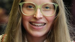Jessie Cave wünscht sich einen neuen Busen, die Größe dürfen ihre OnlyFans-Abonnenten bestimmen.